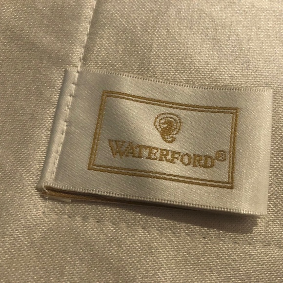 6 Pc Waterford Damask Silver Placemats - Picture 8 of 8